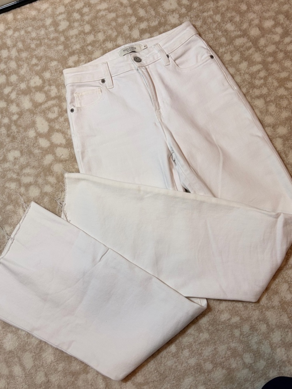 HiddenWhite boor cut Jeans